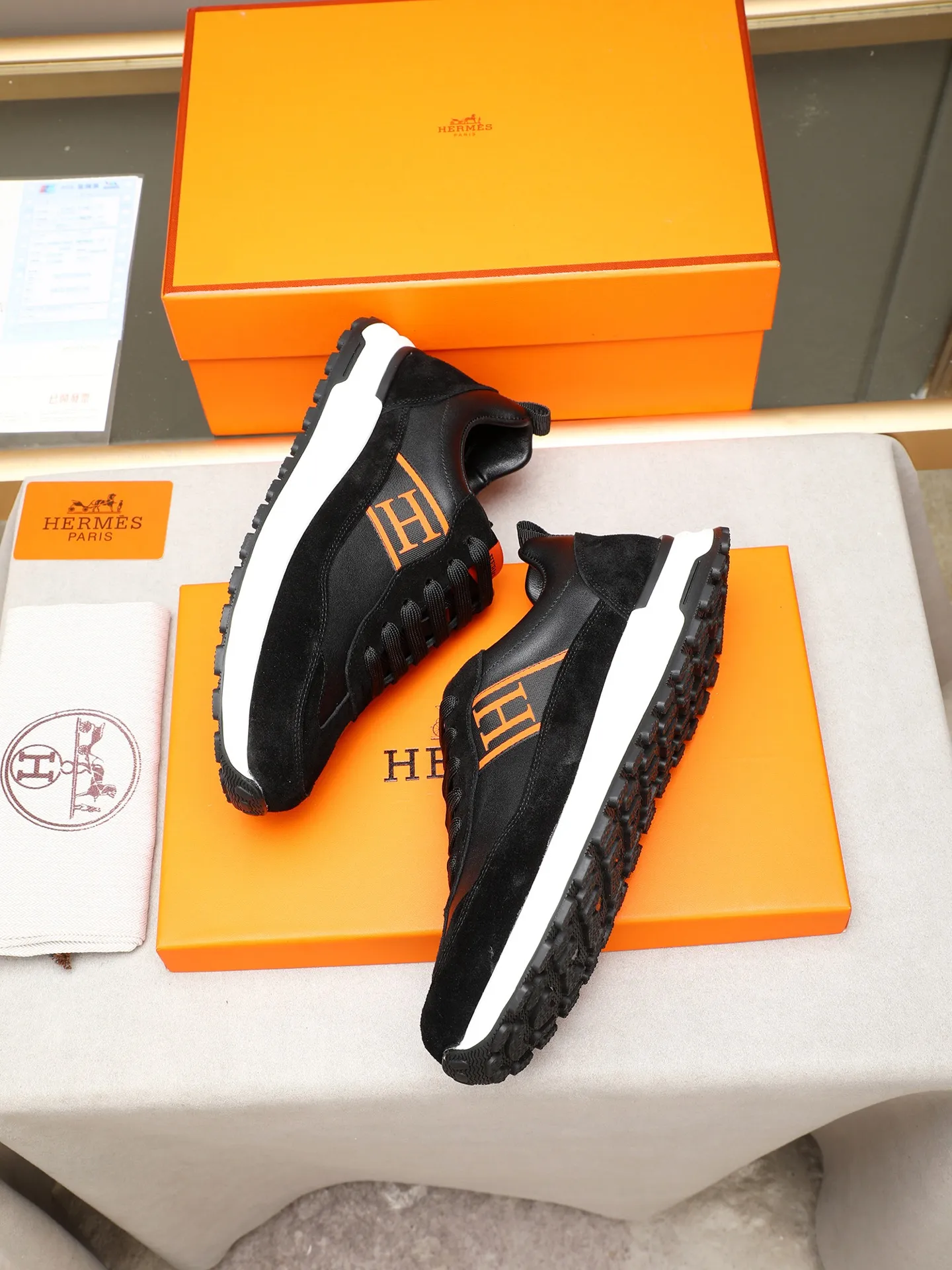 📛📛📛Men's shoes💰P420 (Hermes)🆕Men's color-blocked sneakers, with textured calfskin details. Spliced ​​with original cowhide, this shoe draws inspiration from the equestrian world, integrating technical details and practical functions. Breathable sheep lining, original combination outsole, high-end quality, and every detail is perfectly combined! Size: 38-44 (45 can be customized)